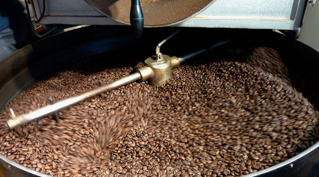 Kaffeebohnen werden ger&ouml;stet