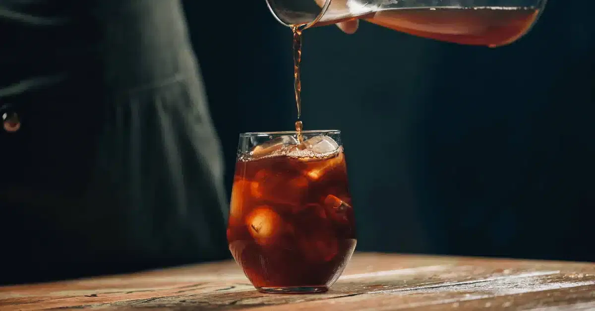 Kühler Koffeingenuss: Alles über Cold Brew und Cold Drip Kaffee