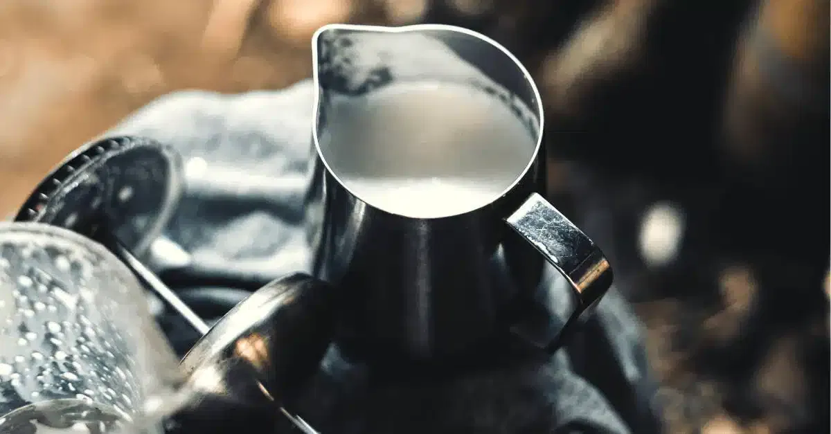 Milchschaum: Die Zubereitung mit Dampfdüse, Milchaufschäumer & Co.