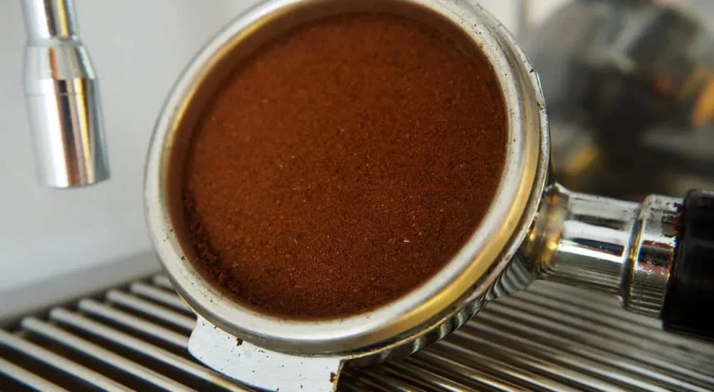 Richtig Tampen - Kaffeepuck im Siebträger