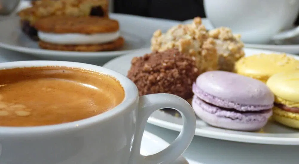 Kaffeeklatsch in Frankreich - Kaffee und Kuchen zum Gouter