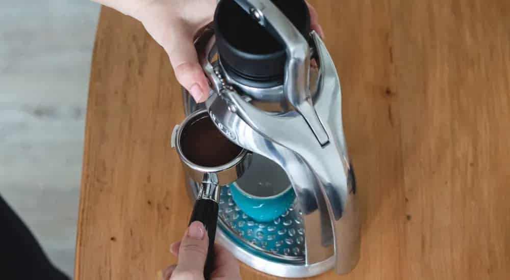 ROK Siebträger einsetzen