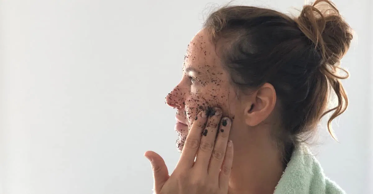 Kaffee Peeling mit Honig und Olivenöl