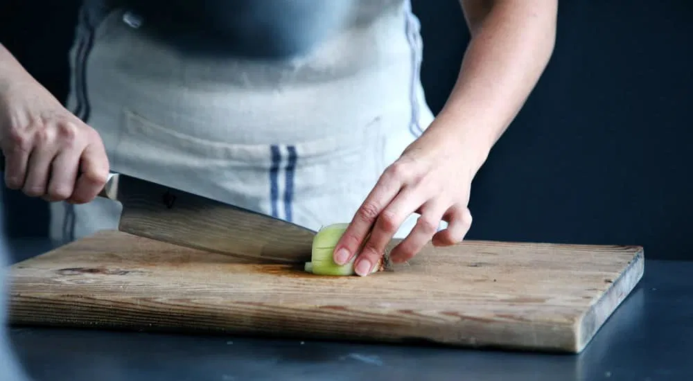 Kaffeesatz gegen Zwiebelhände