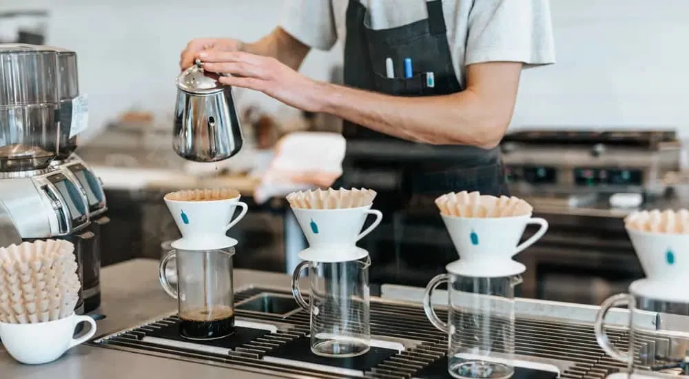 Barista bei der Arbeit