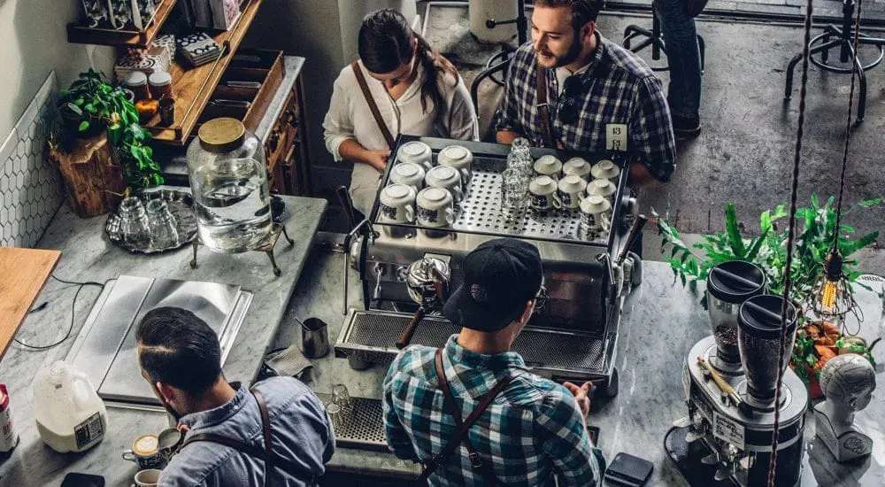 Barista bei der Arbeit