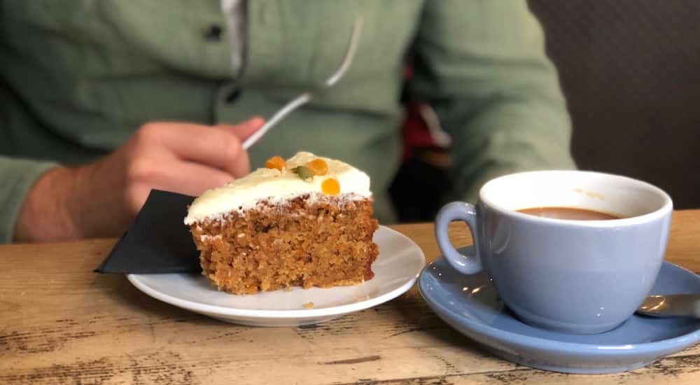 Carrot Cake mit Kaffee