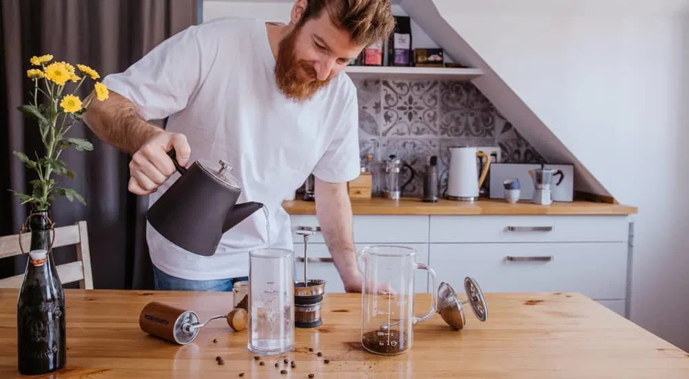 American Press vs. French Press - Wasser aufgießen