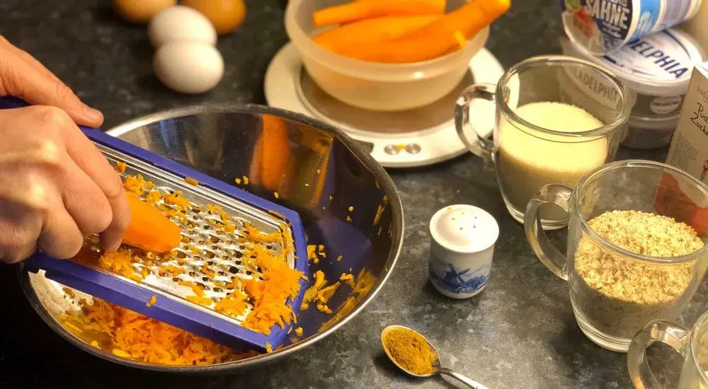 Carrot Cake Möhren raspeln