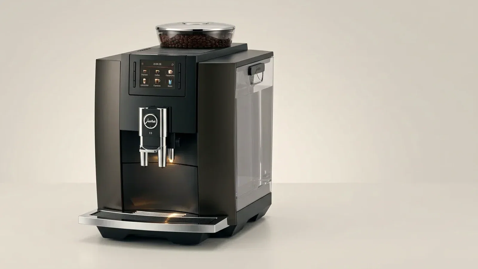 Jura E8 Kaffeevollautomat in Dark Inox vor neutralem Studio-Hintergrund mit Farb-Touchscreen, Single-Bohnenbehälter und Doppelauslauf.