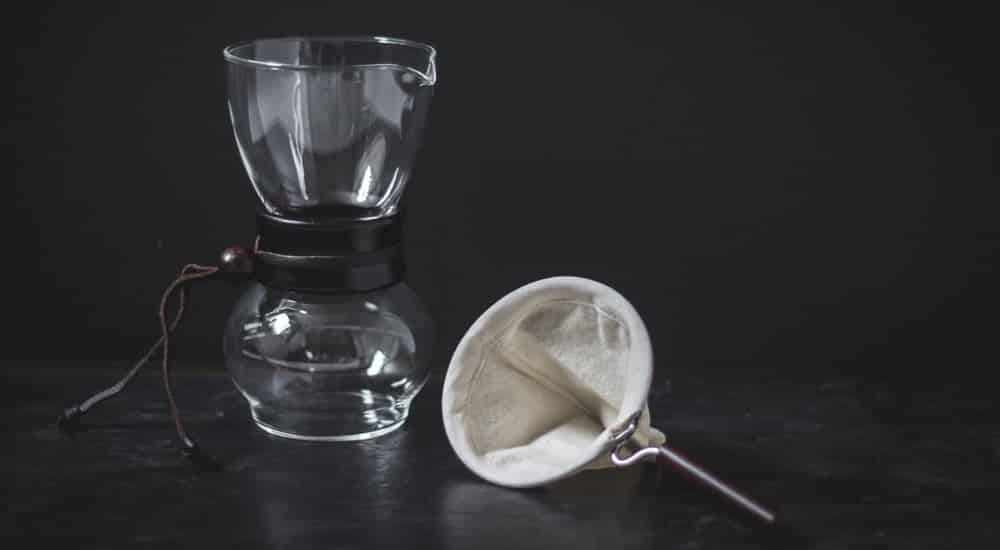 Nel Drip Kaffeefilter mit Hario Wood Drip Pot