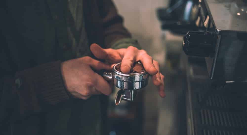 Kaffee aus Kaffeevollautomat versus Siebträgermaschine