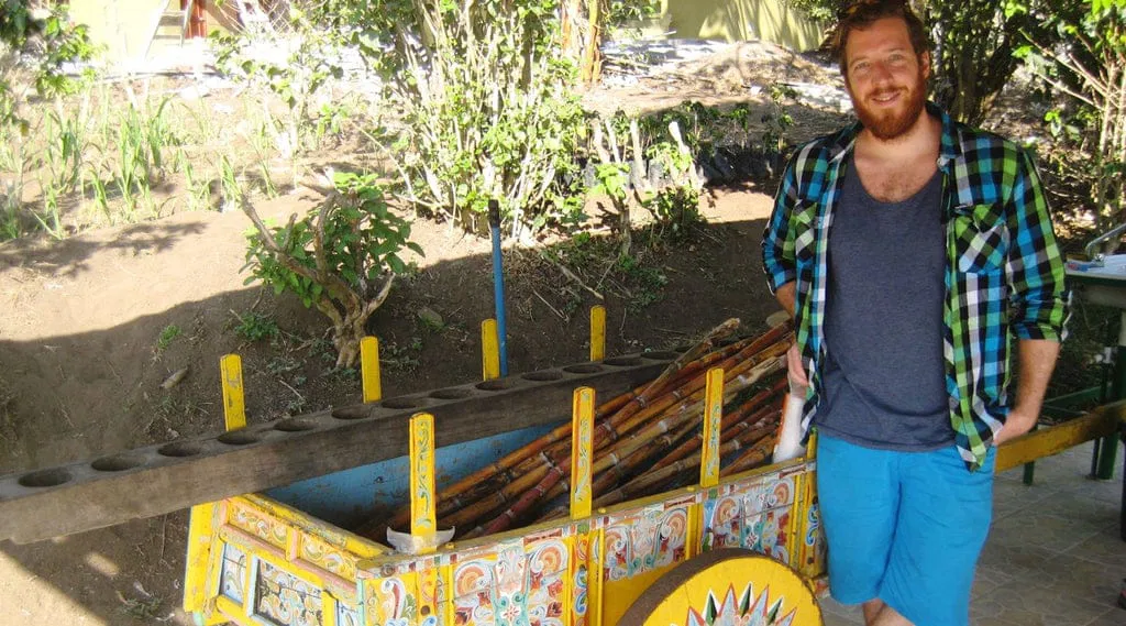 Christian von Happy Coffee mit der Zuckerrohrernte