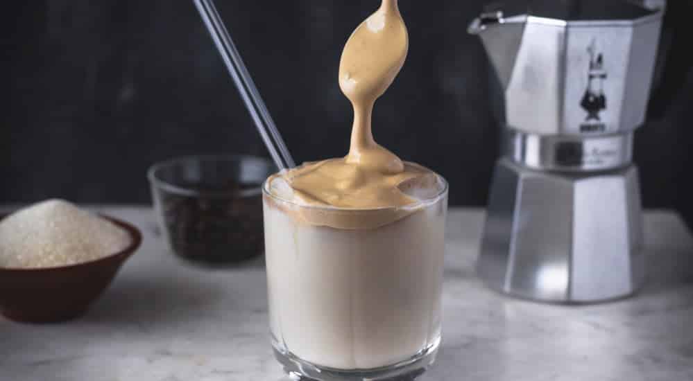 Dalgona Coffee ohne Instantkaffee - Kaffeesirup mit Meringue