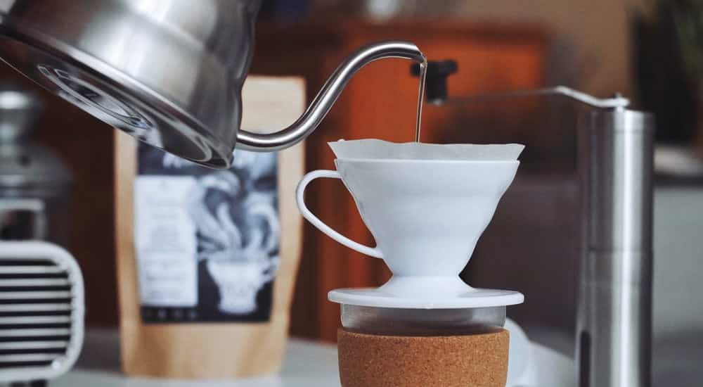 Hario V60 Porzellan Kaffeefilter und Gooseneck-Kannee