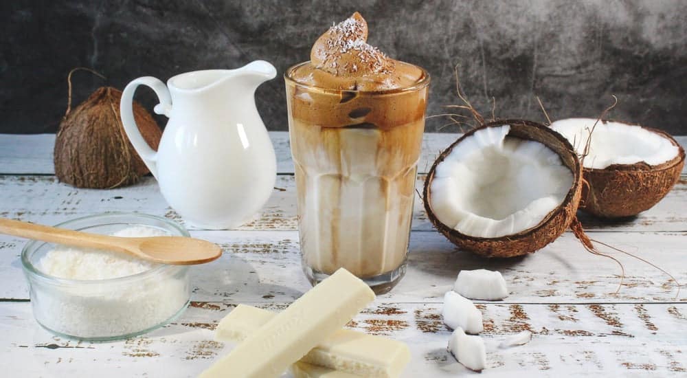 Dalgona Coffee mit weißer Schokolade
