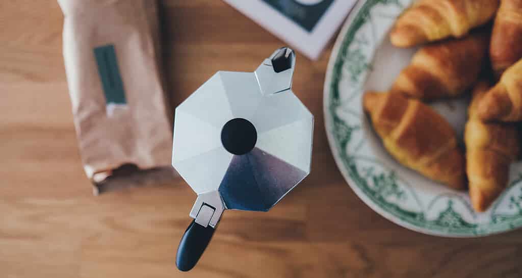 Schwarzer Kaffee aus der Bialetti Kanne