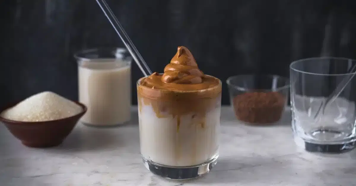 Dalgona Coffee aus Korea: Zwei Rezepte – mit und ohne Instantkaffee