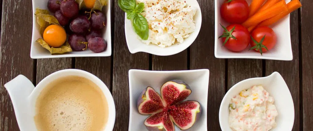 Ein gesundes Frühstück zum Kaffee