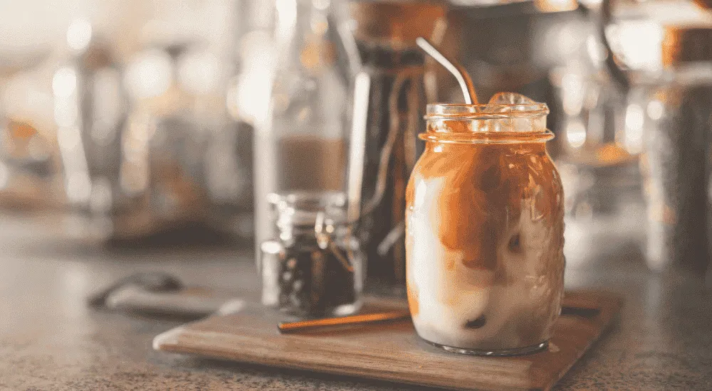 Eiskaffee - Kalter Kaffee und Milch